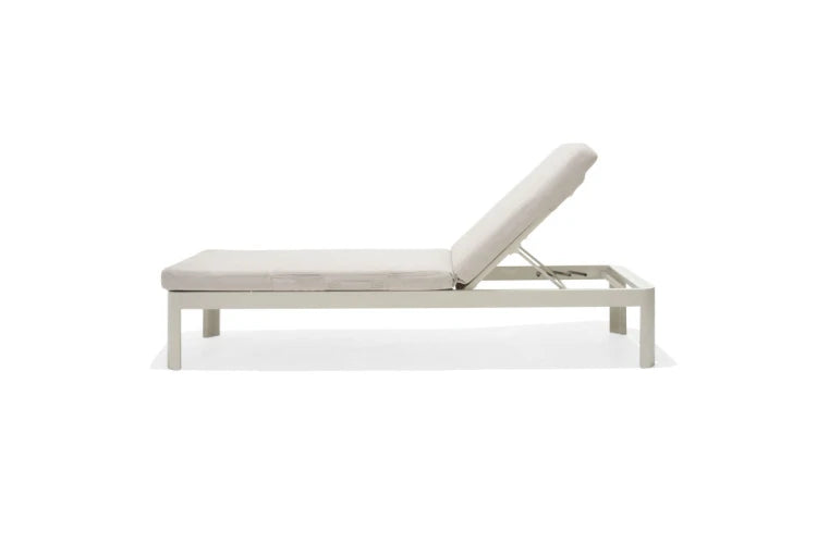 Portals Light sun lounger