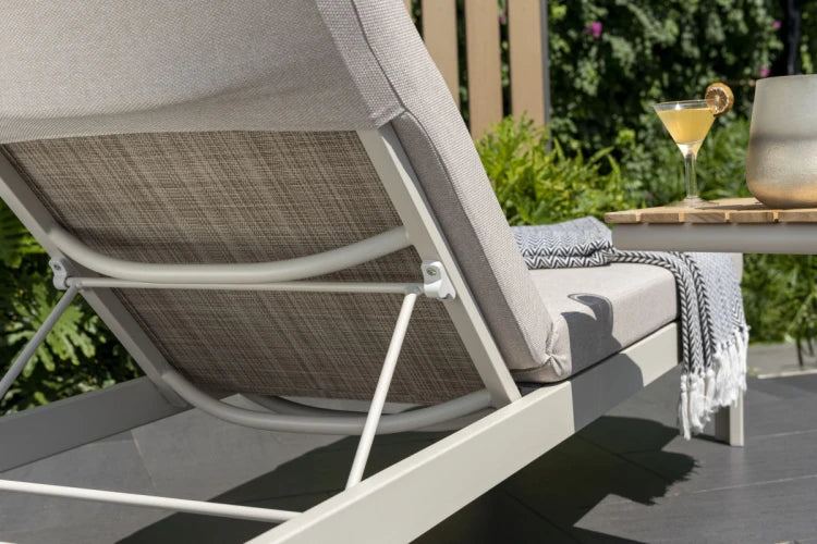 Portals Light sun lounger