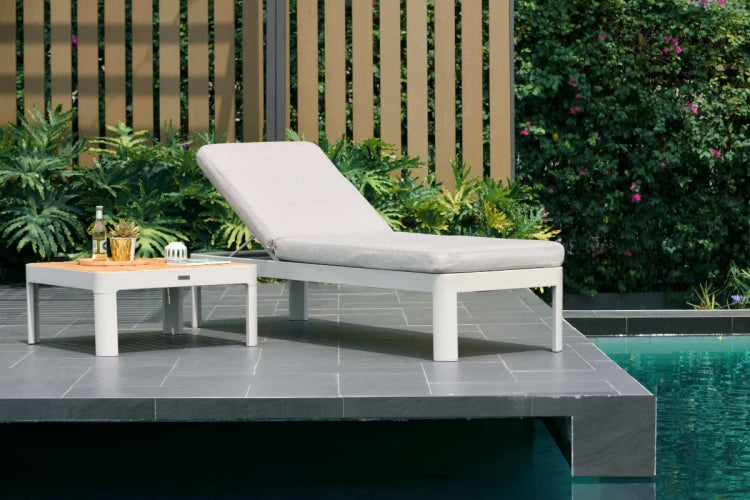 Portals Light sun lounger